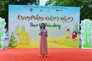 Chị Hầu Xuân Mai - Trưởng Ban tổ chức chương trình gửi lời cảm ơn đến mọi người tham gia sự kiện (Ảnh: Quỳnh Chi)